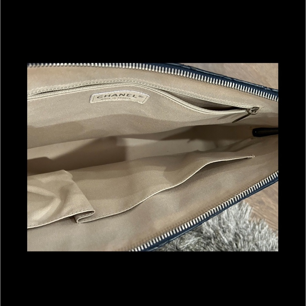 Authentic CHANEL patent quilted shoulder bag - Picture 3 of 14